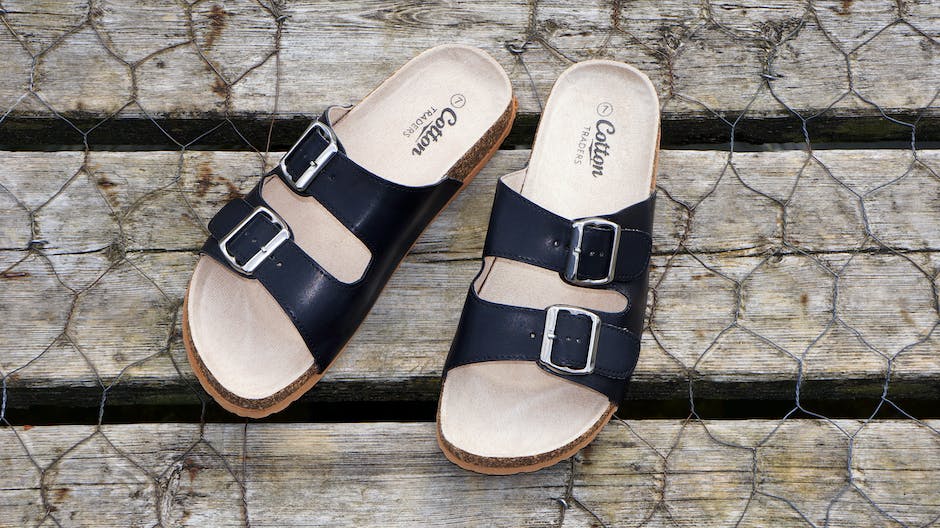 Jakie typy sandałów damskich można kupić w sklepie online?