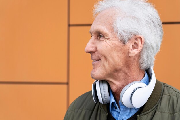Jak wybrać odpowiedni aparat słuchowy zgodnie z indywidualnymi potrzebami?
